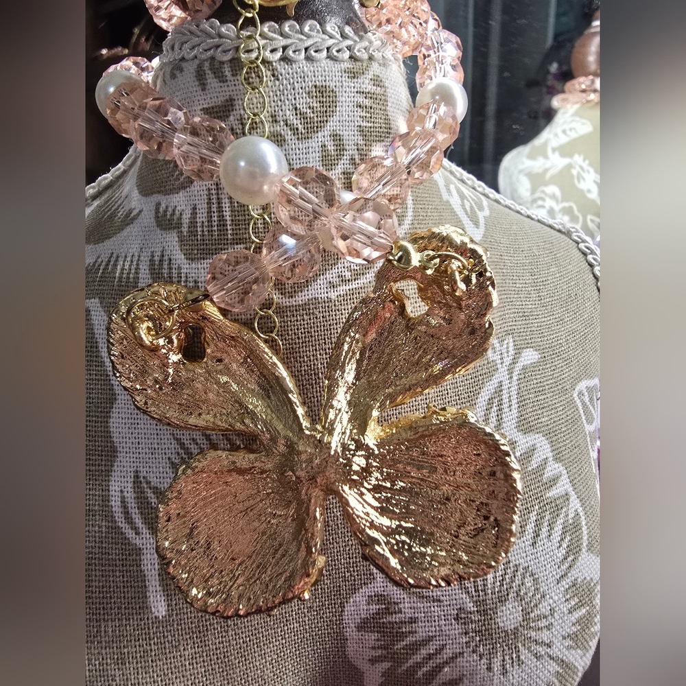 Beautiful Butterfly Rhinestone Necklace - Picture 7 of 7